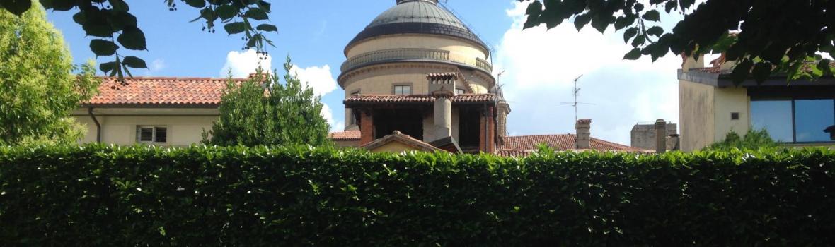 Vista interna al giardino della sede di Rosate